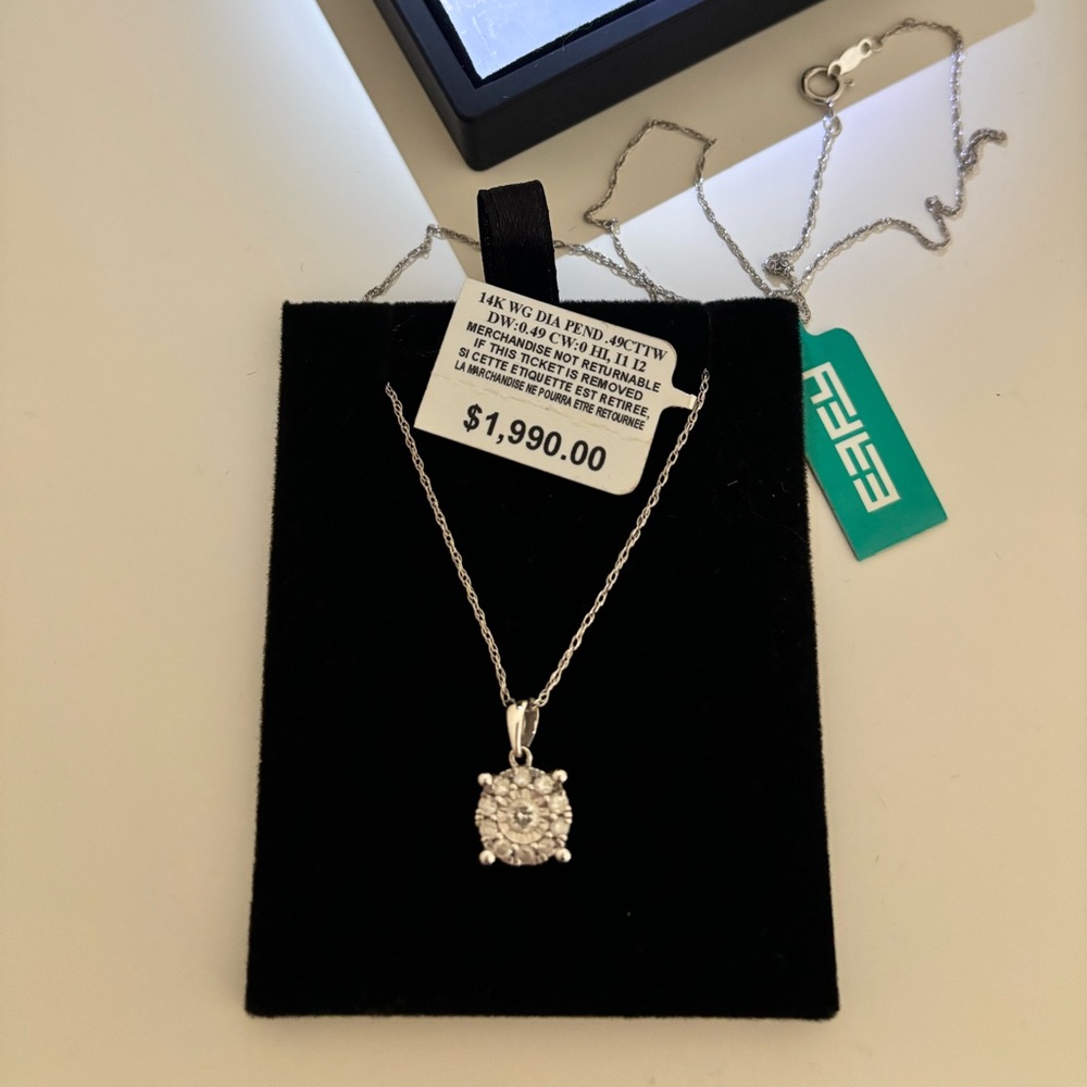 Diamond pendant necklace